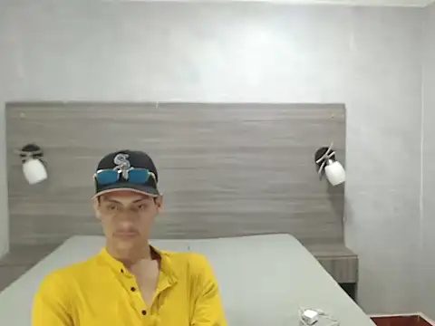 Snapshot of wiltom_ chatting on 11-29-25, 04:15 wiltom online show from 11-29-25, 04:15