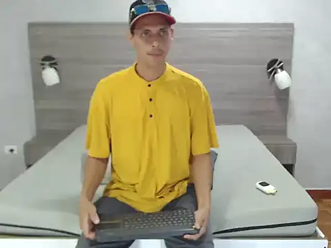 Snapshot of wiltom_ chatting on 11-30-25, 03:54 wiltom online show from 11-30-25, 03:54