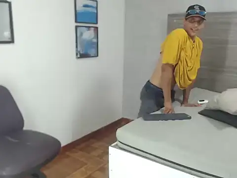 Snapshot of wiltom_ chatting on 11-30-25, 04:00 wiltom online show from 11-30-25, 04:00