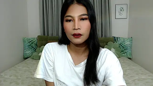 Snapshot of YourPrettyBella_TS chatting on 01-17-26, 06:44 YourPrettyBella TS online show from 01-17-26, 06:44