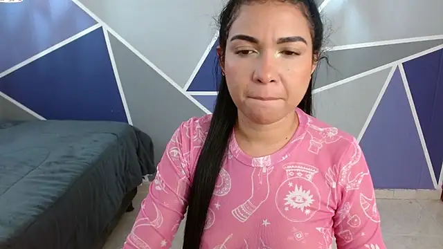 Snapshot of AliceSmity_ chatting on 11-10-25, 05:56 AliceSmity online show from 11-10-25, 05:56