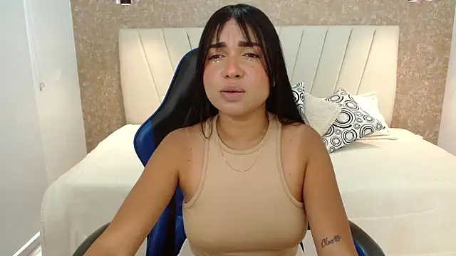 Snapshot of AliceSmity_ chatting on 11-21-25, 05:44 AliceSmity online show from 11-21-25, 05:44