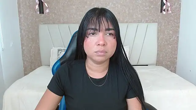 Snapshot of AliceSmity_ chatting on 11-23-25, 05:46 AliceSmity online show from 11-23-25, 05:46