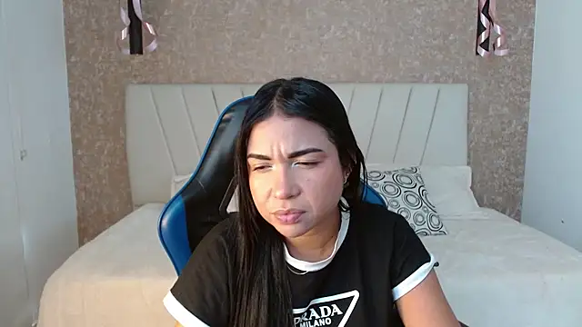 Snapshot of AliceSmity_ chatting on 12-01-25, 05:40 AliceSmity online show from 12-01-25, 05:40