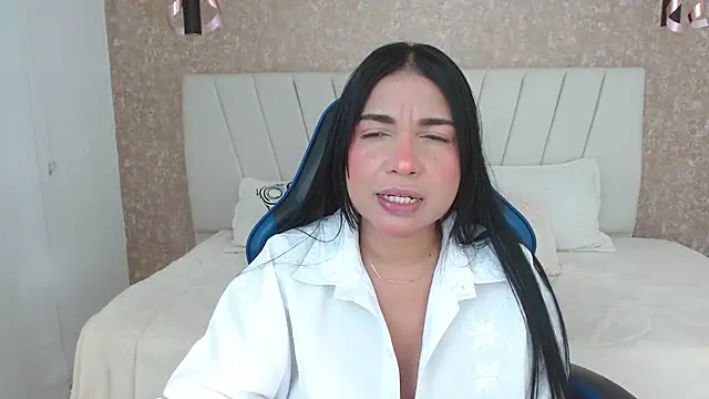 Snapshot of AliceSmity_ chatting on 12-04-25, 07:11 AliceSmity online show from 12-04-25, 07:11