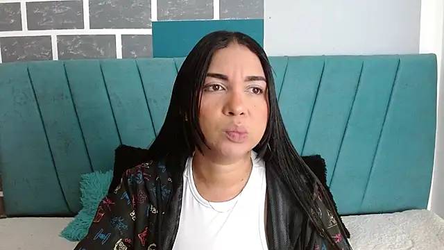 Snapshot of AliceSmity_ chatting on 12-15-25, 12:09 AliceSmity online show from 12-15-25, 12:09