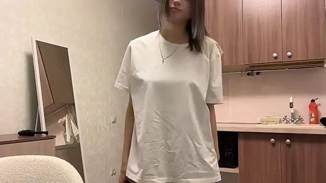 Snapshot of AidaGloshen chatting on 10-24-25, 06:48 AidaGloshen online show from 10-24-25, 06:48