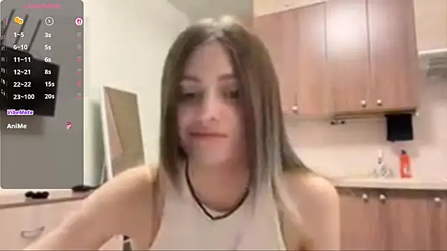 Snapshot of AidaGloshen chatting on 11-18-25, 04:11 AidaGloshen online show from 11-18-25, 04:11