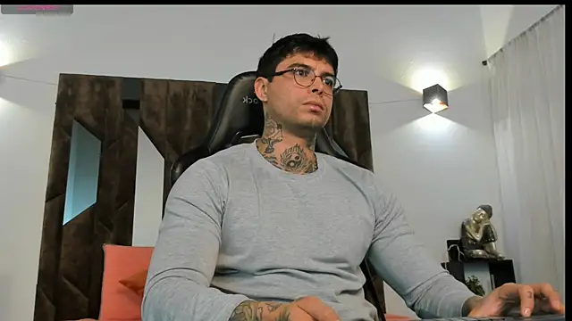 Snapshot of MATEO_DILUCA chatting on 11-05-25, 10:15 MATEO DILUCA online show from 11-05-25, 10:15