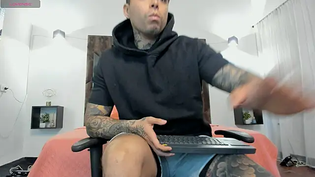 Snapshot of MATEO_DILUCA chatting on 11-16-25, 05:51 MATEO DILUCA online show from 11-16-25, 05:51