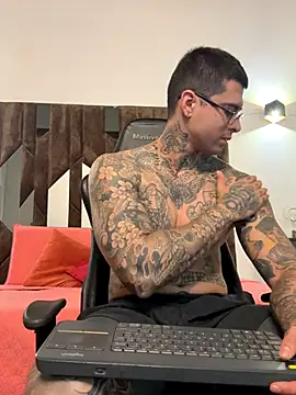 Snapshot of MATEO_DILUCA chatting on 11-18-25, 10:20 MATEO DILUCA online show from 11-18-25, 10:20