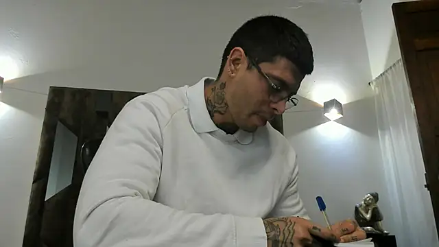 Snapshot of MATEO_DILUCA chatting on 11-26-25, 10:05 MATEO DILUCA online show from 11-26-25, 10:05