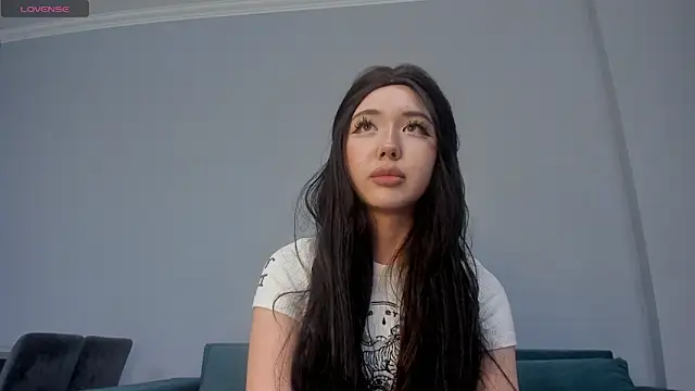 Snapshot of sweetmikasa chatting on 11-28-25, 06:10 sweetmikasa online show from 11-28-25, 06:10