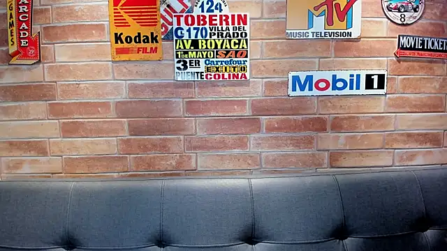 Snapshot of foxy_sharlotte chatting on 12-17-25, 06:03 foxy sharlotte online show from 12-17-25, 06:03