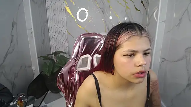 Snapshot of Little_cherry_b chatting on 10-26-25, 07:42 Little cherry b online show from 10-26-25, 07:42