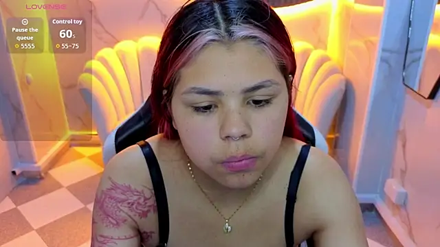 Snapshot of Little_cherry_b chatting on 10-30-25, 07:47 Little cherry b online show from 10-30-25, 07:47