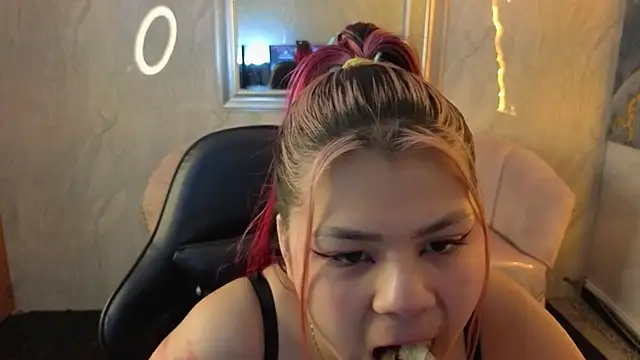 Snapshot of Little_cherry_b chatting on 11-12-25, 07:57 Little cherry b online show from 11-12-25, 07:57