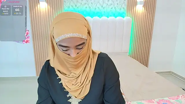 Snapshot of Lina_arabiann chatting on 11-25-25, 12:05 Lina arabiann online show from 11-25-25, 12:05