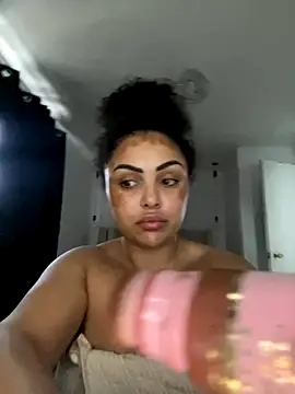 Snapshot of CaramelCarmenxox chatting on 12-05-25, 02:58 CaramelCarmenxox online show from 12-05-25, 02:58