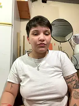 Snapshot of leti302 chatting on 10-29-25, 04:48 leti302 online show from 10-29-25, 04:48