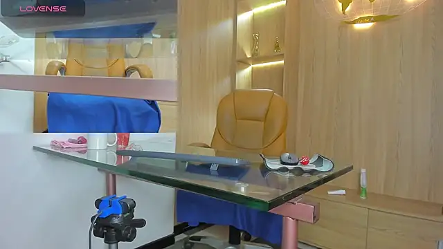 Snapshot of laliItaclark chatting on 11-15-25, 11:51 laliItaclark online show from 11-15-25, 11:51