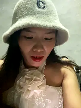 Snapshot of Yunzang chatting on 11-28-25, 02:14 Yunzang online show from 11-28-25, 02:14