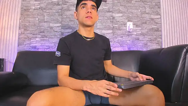 zack joness18 online show from 11-11-25, 03:17