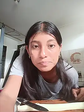 Snapshot of YeseniaRodriguez3 chatting on 10-27-25, 05:17 YeseniaRodriguez3 online show from 10-27-25, 05:17