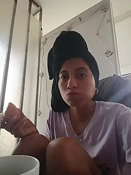 Snapshot of YeseniaRodriguez3 chatting on 11-21-25, 05:33 YeseniaRodriguez3 online show from 11-21-25, 05:33