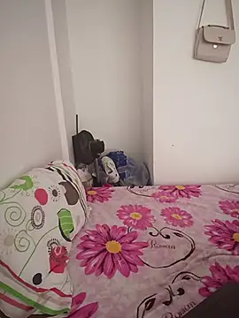 Snapshot of YeseniaRodriguez3 chatting on 12-17-25, 08:15 YeseniaRodriguez3 online show from 12-17-25, 08:15