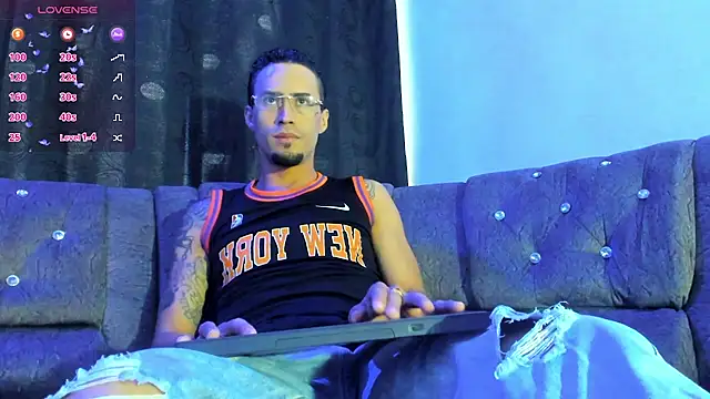 Snapshot of harold_777 chatting on 11-23-25, 10:42 harold 777 online show from 11-23-25, 10:42