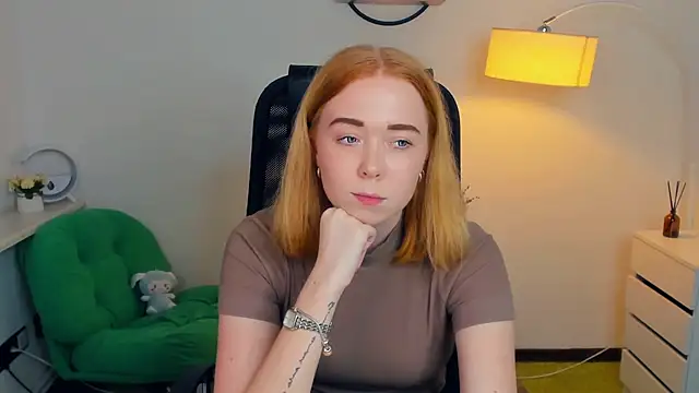 Snapshot of AddieOsler chatting on 11-12-25, 08:41 AddieOsler online show from 11-12-25, 08:41