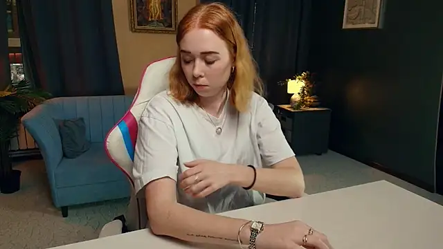 Snapshot of AddieOsler chatting on 11-19-25, 07:47 AddieOsler online show from 11-19-25, 07:47