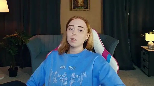 Snapshot of AddieOsler chatting on 12-17-25, 08:48 AddieOsler online show from 12-17-25, 08:48