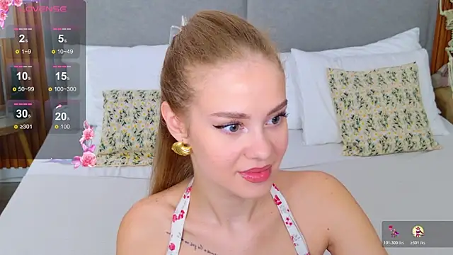 Snapshot of Rose_Masson chatting on 10-30-25, 05:42 Rose Masson online show from 10-30-25, 05:42