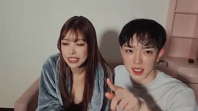 Snapshot of Yuzuha_chan chatting on 12-18-25, 01:39 Yuzuha chan online show from 12-18-25, 01:39