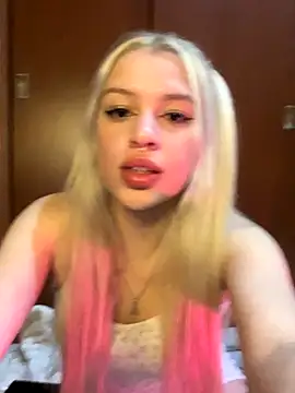 Snapshot of tiffanystarling chatting on 10-29-25, 12:02 tiffanystarling online show from 10-29-25, 12:02