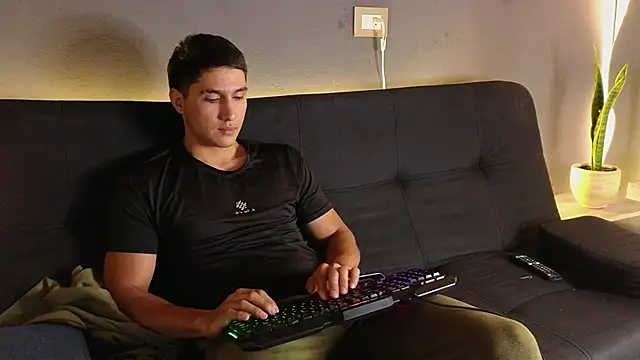 Snapshot of floy_king chatting on 10-26-25, 05:02 floy king online show from 10-26-25, 05:02