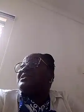 Snapshot of SweetestDIP chatting on 10-27-25, 01:04 SweetestDIP online show from 10-27-25, 01:04