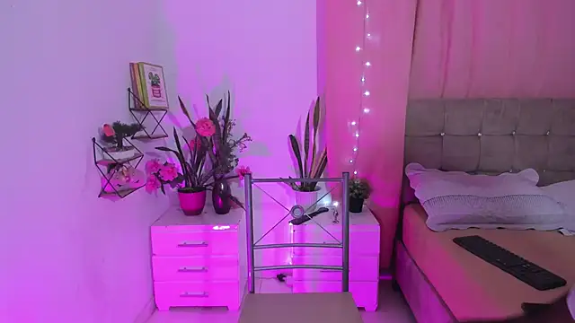 Snapshot of nahomi28_ chatting on 11-22-25, 06:40 nahomi28 online show from 11-22-25, 06:40