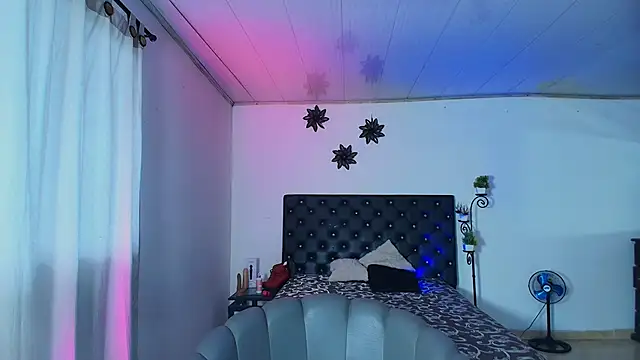 GiannaRoberts online show from 11-04-25, 12:04