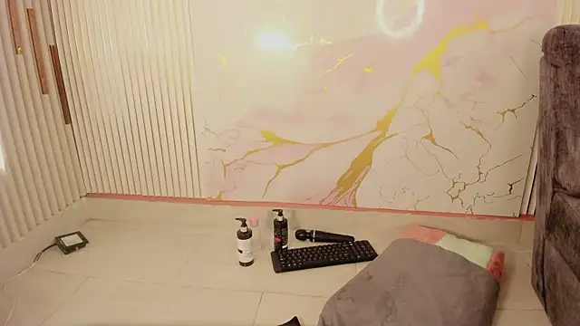 Snapshot of NhoanBrunette chatting on 04-15-26, 07:58 NhoanBrunette online show from 04-15-26, 07:58