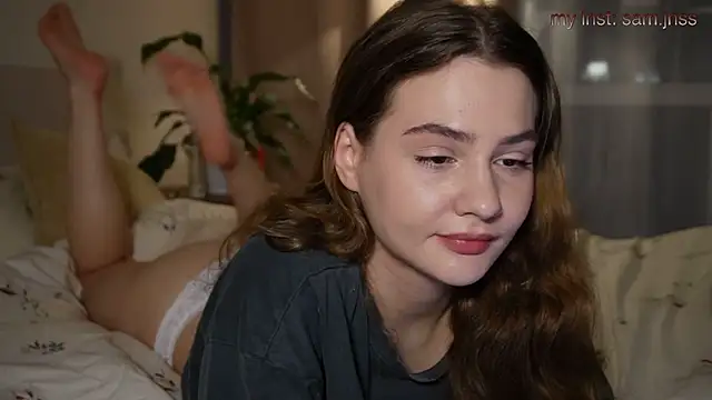 Snapshot of blooomis chatting on 11-06-25, 06:42 blooomis online show from 11-06-25, 06:42