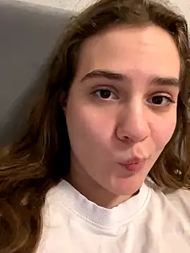 Snapshot of blooomis chatting on 11-18-25, 12:05 blooomis online show from 11-18-25, 12:05