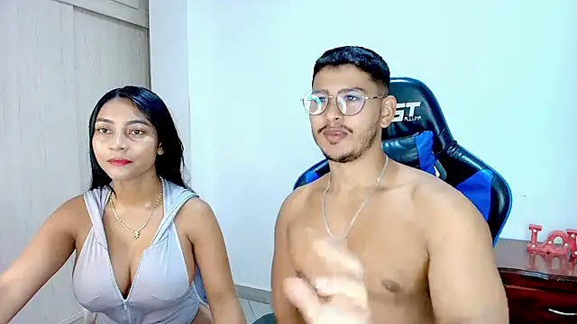 Snapshot of sophia_and_alex chatting on 11-24-25, 03:56 sophia and alex online show from 11-24-25, 03:56