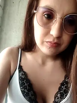 Snapshot of Alyah_1-2 chatting on 11-06-25, 05:03 Alyah 1-2 online show from 11-06-25, 05:03