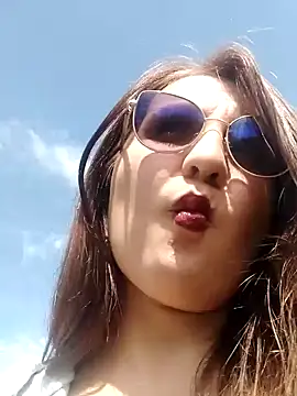 Snapshot of Alyah_1-2 chatting on 11-10-25, 06:18 Alyah 1-2 online show from 11-10-25, 06:18