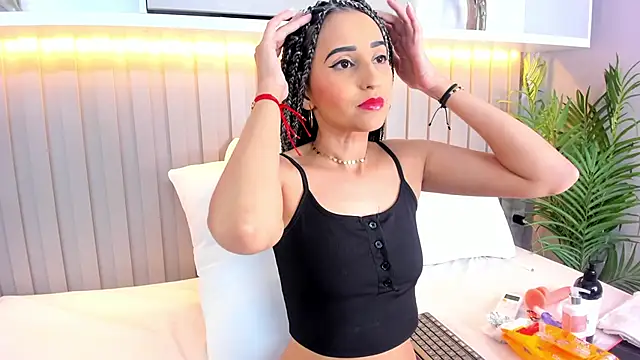 Snapshot of violett_rabbit_ chatting on 11-05-25, 08:42 violett rabbit online show from 11-05-25, 08:42