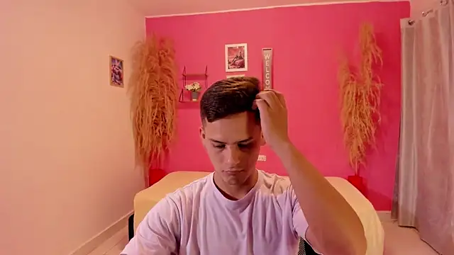 Snapshot of elmasmas01 chatting on 11-05-25, 04:40 elmasmas01 online show from 11-05-25, 04:40