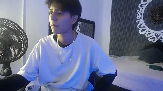 Snapshot of Ghost__Girl_ chatting on 11-02-25, 01:30 Ghost Girl online show from 11-02-25, 01:30